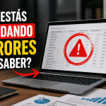 Persona trabajando en laptop con alerta de error en pantalla y mensaje “¿Estás validando errores sin saber?”, representando el riesgo de confiar en información fiscal incorrecta