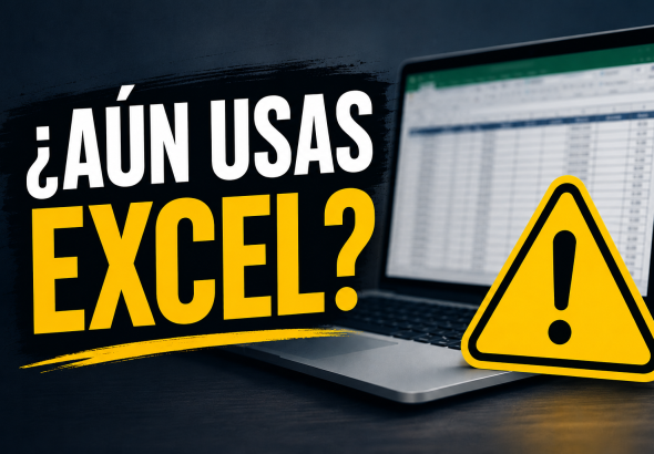 Imagen destacada de un artículo sobre conciliación fiscal. Muestra una laptop con una hoja de cálculo desenfocada y un símbolo de advertencia amarillo. El texto principal dice "¿Aún usas Excel?" destacando los riesgos y el tiempo invertido en procesos manuales de conciliación de CFDI y validación fiscal.